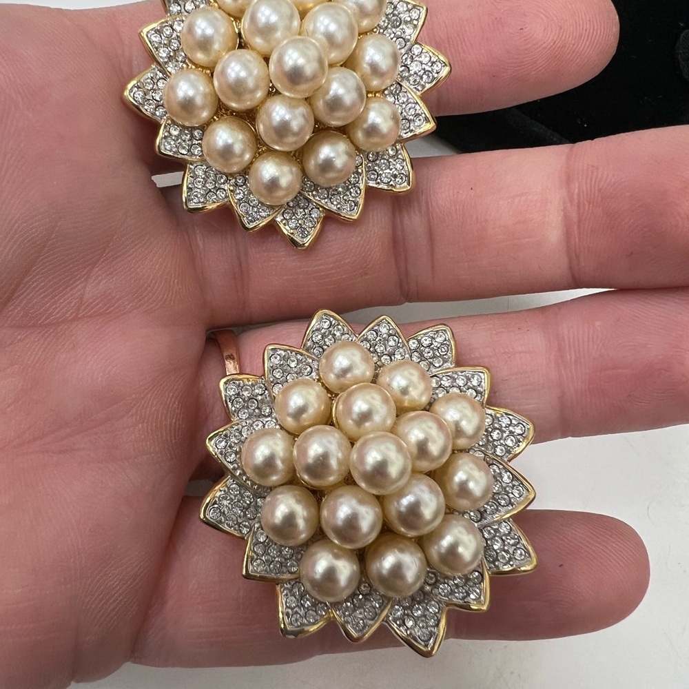 Elegant SWAROVSKI Gold Tone and Faux Cream Pearl Flower Clip On Earrings